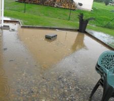 Notre terrasse avant . Il pleut beaucoup en Normandie!