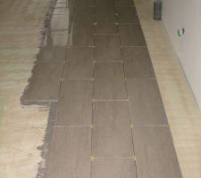 Le carrelage est semi poli (finiton lappato).