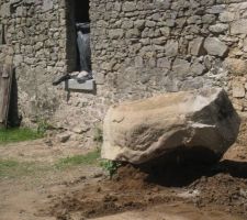 Le "petit rocher" de fondation de l'escalier
