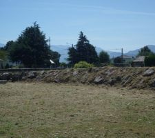 Vue talus en "gros" cailloux du Pibeste. 2 semi....