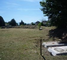 Vue cuve et talus. Le terrain est bien propre, pas souvent le cas.