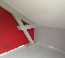 Toujours la chambre du fiston
Rouge et Gris