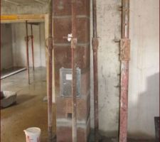 Conduit de cheminée sous sol avec trappe pour ramonage