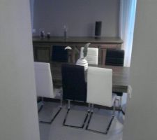 Salle à manger vu des escalier de l'étage