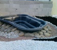 Le petit bassin qui accueillera prochainement quelques petits poissons