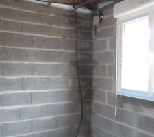 Avant que l'enduit ne soit fait.

Trace d'humidité suite au pluies prolongé d'octobre 2012.