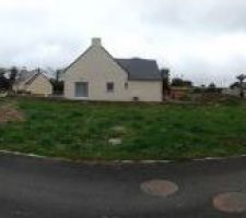 Le terrain vu de la rue