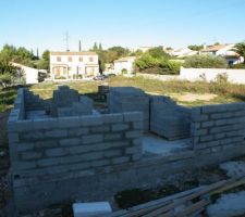 12.10.09 ~ Ca y est les murs montent - Cot&eacute; terrasse/Baie coulissante