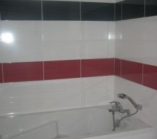 La couleur est beaucoup plus jolie en vrai, plus framboise et anthracite....