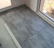 Pose du carrelage salon