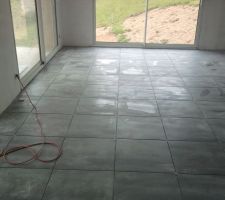 Pose du carrelage salon