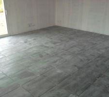 Pose du carrelage salon