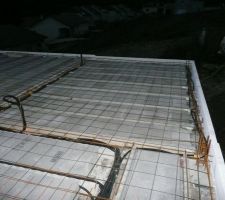 Dalle de l'étage en préparation. Emplacemennt de la terrasse couverte de l'étage d'environ 15m².