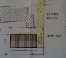 C'est un terrain en deuxi&egrave;me ligne, situ&eacute; sur un avenue.L'all&eacute;e fait un peu plus de 100M2.