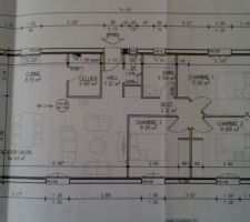 Voici le plan de la maison qui fait 85m2, nous voulons l'agrandir un peu pour avoir au moins 90m2. Mais agrandir=payer les m2 en plus. Du coup nous hésitons....