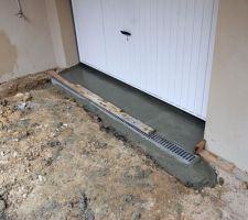 Maçonnage du caniveau et du passage de l'entrée du garage