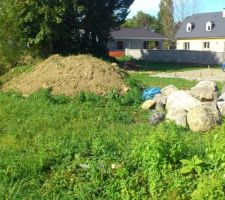 Vue d'ensemble du chantier et des quelques cailloux...