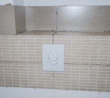 Démarrage du carrelage WC par un super carreleur !! MOI mdr !!
doucement mais surement
