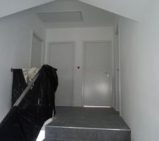 Vue sur les portes int&eacute;rieures   rembarde en inox