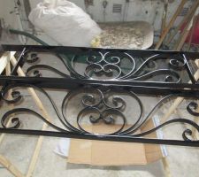 Grille de fen&ecirc;tres peintes