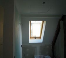 Vue salle de bains etage avec sous couche