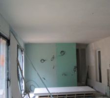 Plâtre plafond terminé cloison de la cuisine