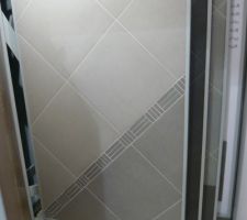 Plut&ocirc;t le plus fonc&eacute; en bas.