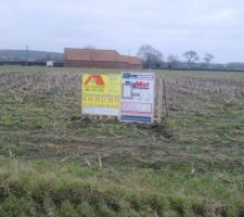 Terrain nu sur lequel sera construit notre maison