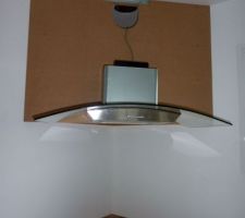 La fixation de la hotte