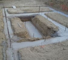 100 m&egrave;tres cubes de b&eacute;ton pour les fondations coul&eacute;s en 1 seule fois