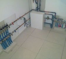 Avancement des travaux de plomberie dans le cellier (notamment raccordement d'eau pour le lave-linge)