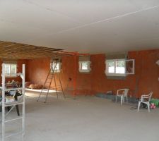 Mise en place des plaques de BA13 au plafond