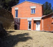 Une terrasse plus tard sera devant