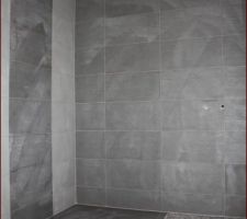 Carrelage salle de bain terminé