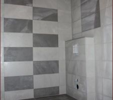 Carrelage salle de bain terminé