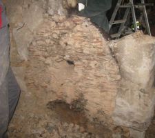 D&eacute;montage et tra&ccedil;age des pi&egrave;ce qui compose l'arrondie de l?int&eacute;rieur de la chemin&eacute;e  avec d&eacute;licatesse car sa sera remonte apr&egrave;s