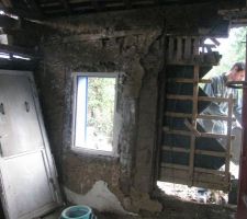 Commence de la d&eacute;molition cote sud de la chambre