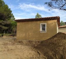 Test de la couleur du crépis sur le garage