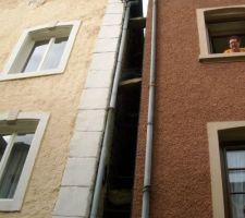 Espace mitoyen entre les deux  immeubles