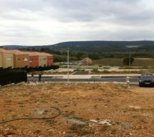 Une photo de notre terrain prise depuis l'emplacement de notre futur salon ;-)