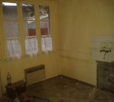 La cuisine, on avait pas encore eu de vue d'ici...

La prochaine fois, la salle de bain !