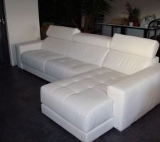 Notre canapé cuir marque Deltasalotti avec tétiere et fonction relax