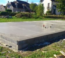 Voilà, maintenant 3 semaines d'attente mais pas à rien faire: voir le charpentier pour les détails techniques (faut pas que je me loupe ) et pour les délais ...