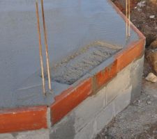 Le maçon a retiré du béton à chaque ouverture de baie?