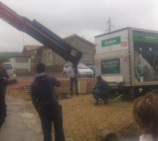 Depannage camion demenagement car terassement depanner par une grue!!!!!! car embourbement