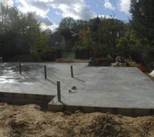 Et voici la dalle RAS du beau travail, il faut maintenant un bon s&eacute;chage environ 2/3 semaines, avant l'ossature alors A  pour la suite