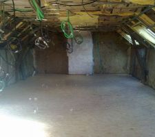 Plancher termin&eacute;, en attente d'une vitrification