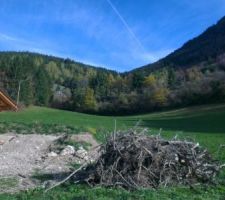 Notre terrain  et celui du voisin (au fond terrains non constructible donc pas de voisins)