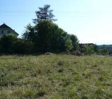 Vue sud-ouest depuis le terrain.