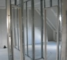 Vue du palier,entrée des 2 futures chambres!